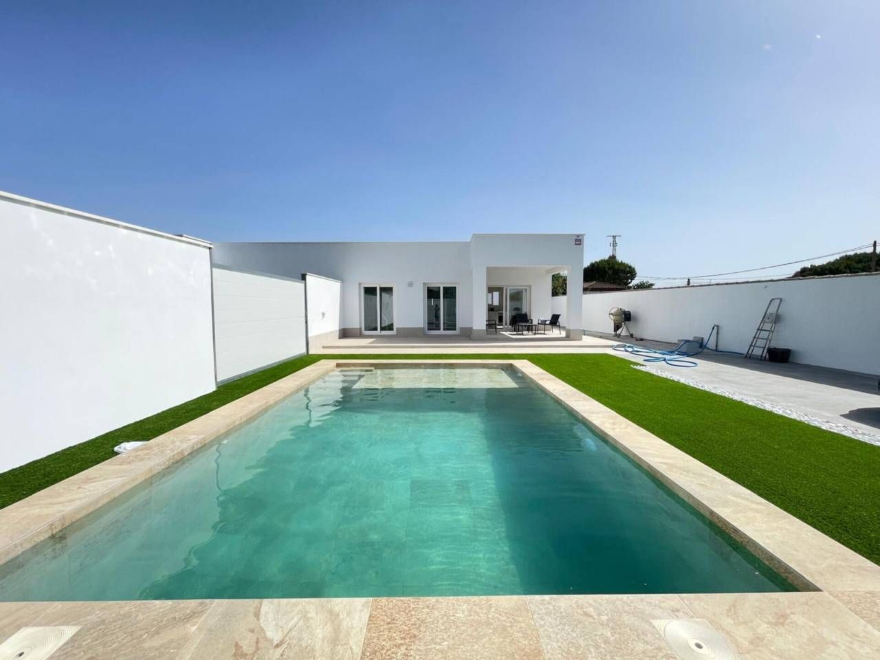 Swimming pool of Single-family semi-detached to rent in Chiclana de la Frontera  with Air Conditioner and Furnished