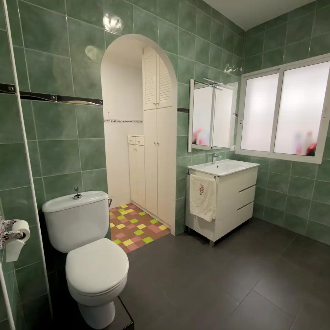 Baño de Piso en venta en Cartagena con Aire acondicionado, Calefacción y Balcón