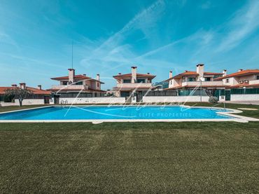 Casa pareada con piscina en venta en Carrer Carrer Migjorn