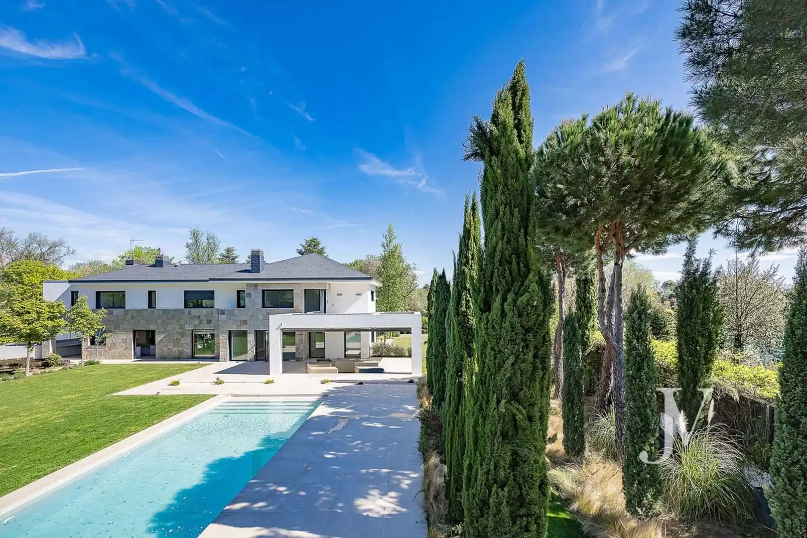 Vista exterior de Casa o xalet en venda en Pozuelo de Alarcón amb Aire condicionat, Calefacció i Jardí privat