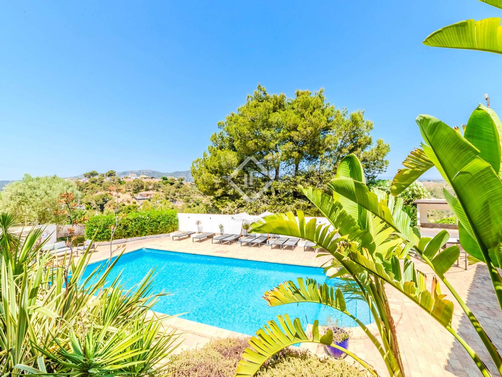 Schwimmbecken von Country house zum verkauf in Canyelles mit Klimaanlage, Heizung und Privatgarten