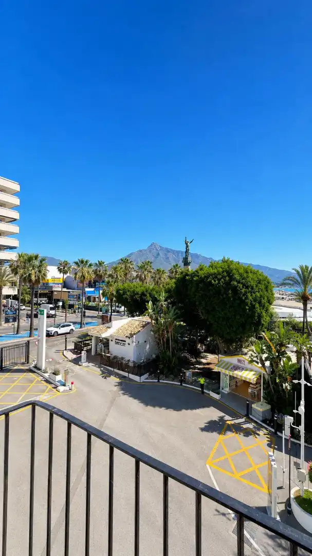 Vista exterior de Pis en venda en Marbella amb Aire condicionat, Calefacció i Terrassa