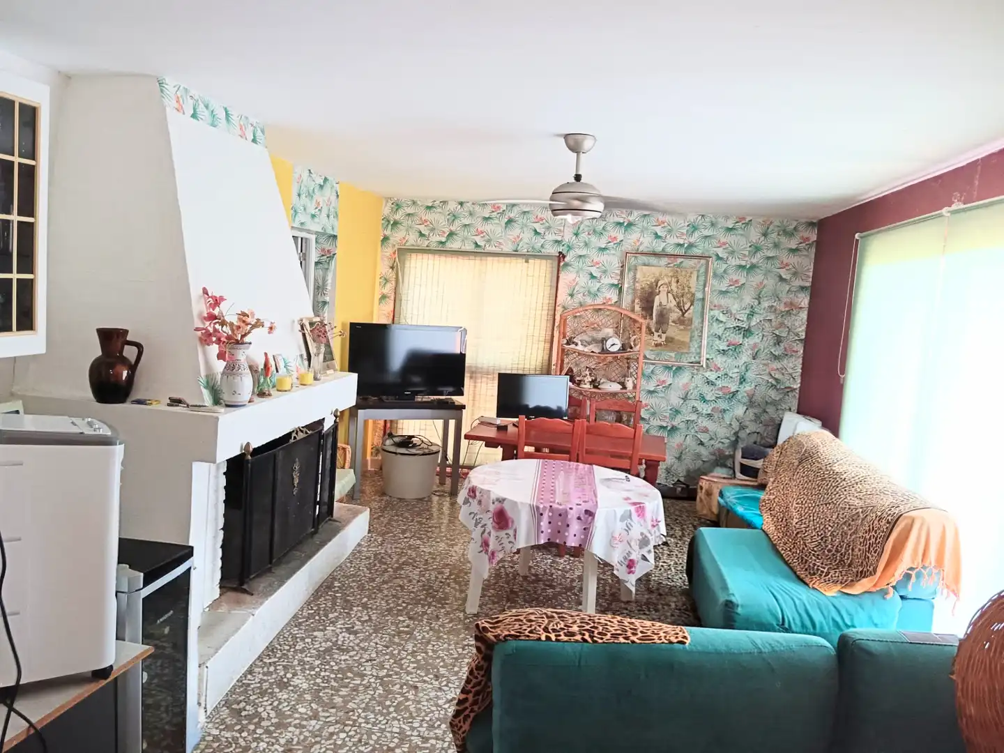 Sala d'estar de Casa o xalet en venda en Illana amb Jardí privat, Terrassa i Piscina