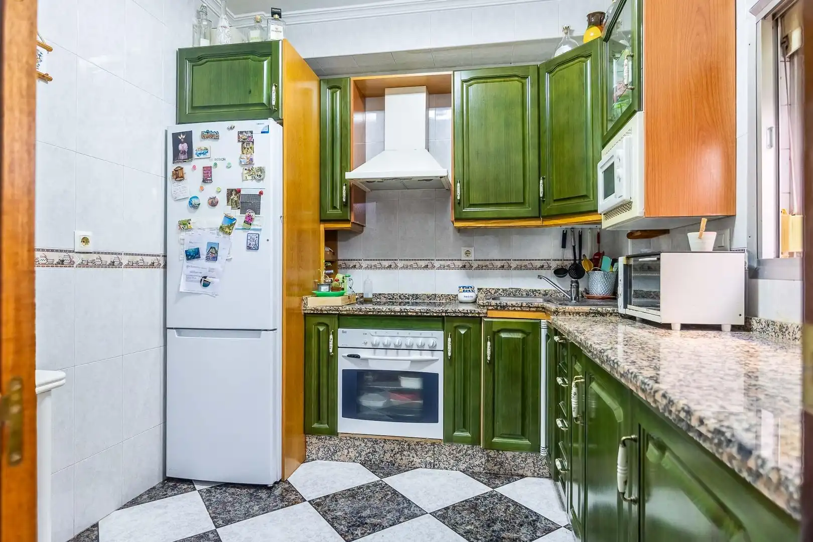 Cuina de Casa o xalet en venda en Sevilla amb Aire condicionat, Terrassa i Traster
