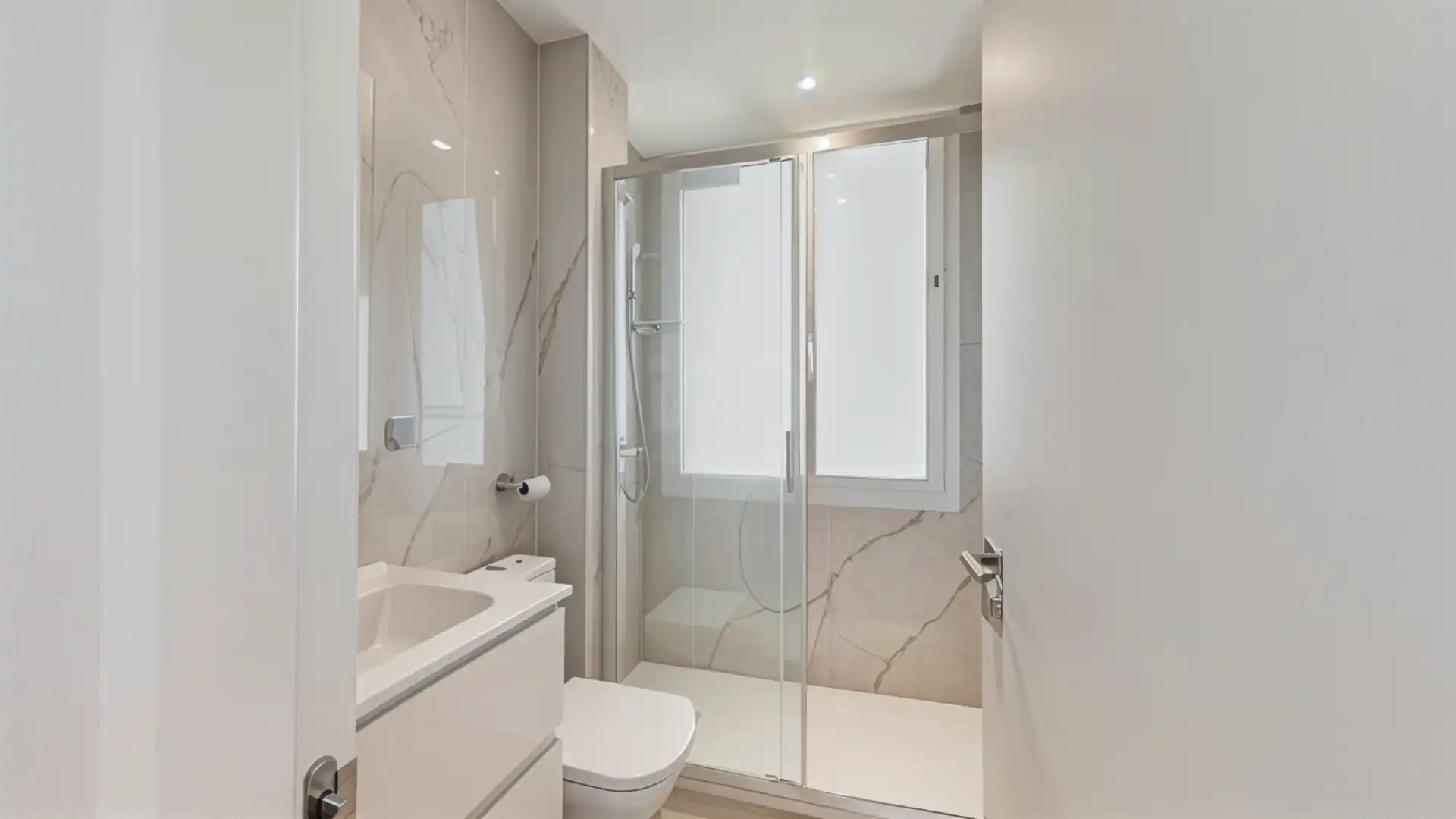 Baño de Piso en venta en Barcelona con Aire acondicionado