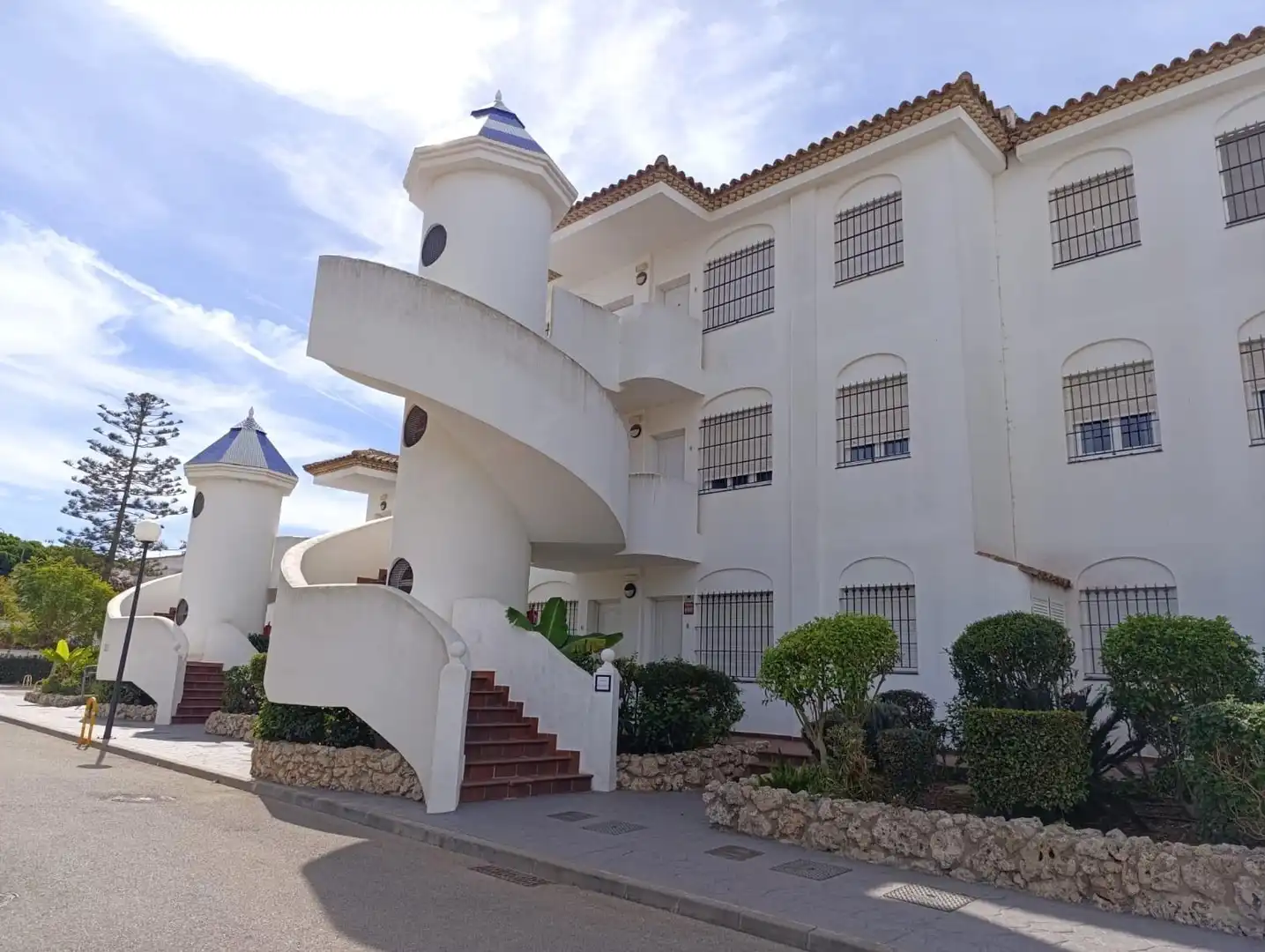 Vista exterior de Apartament en venda en Chiclana de la Frontera amb Terrassa, Moblat i Piscina comunitària