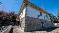 Vista exterior de Casa o xalet en venda en El Astillero   amb Terrassa i Balcó