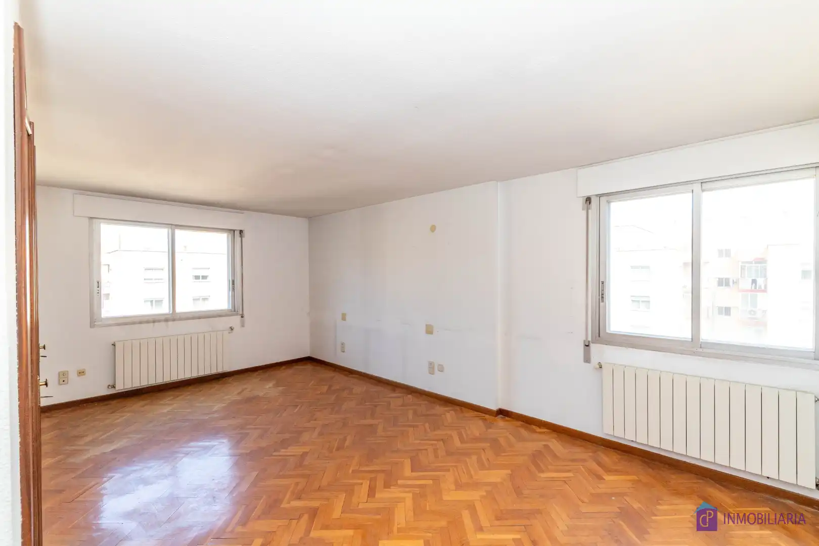 Living room of Flat for sale in Zaragoza  with Air Conditioner and Heating
