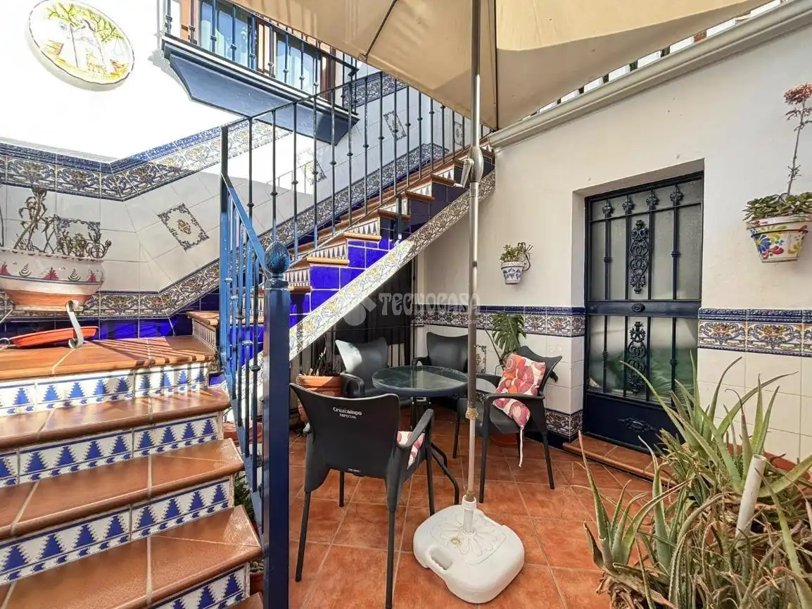 Casa aparellada en venda a Andújar, imagen 2