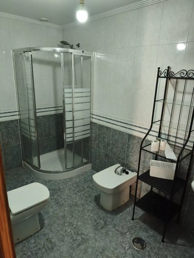 Baño de Piso en venta en Arévalo con Calefacción, Terraza y Amueblado