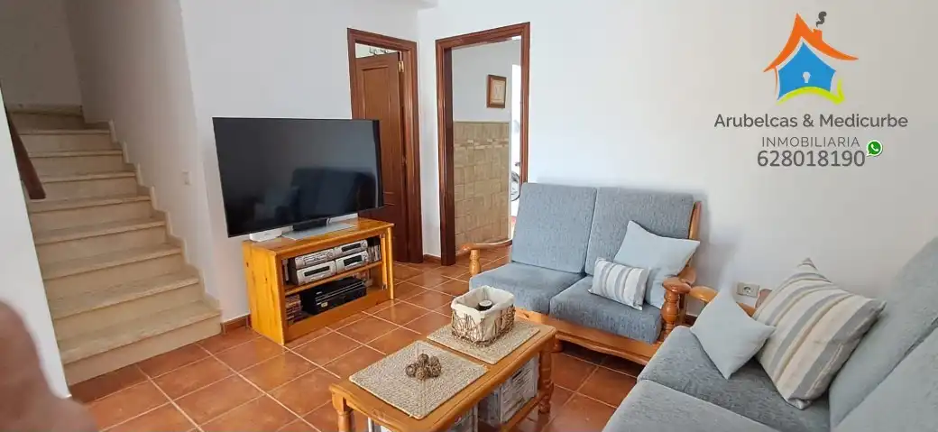 Wohnzimmer von Einfamilien-Reihenhaus zum Verkauf in Arucas mit Ofen, Mikrowelle und Balkon