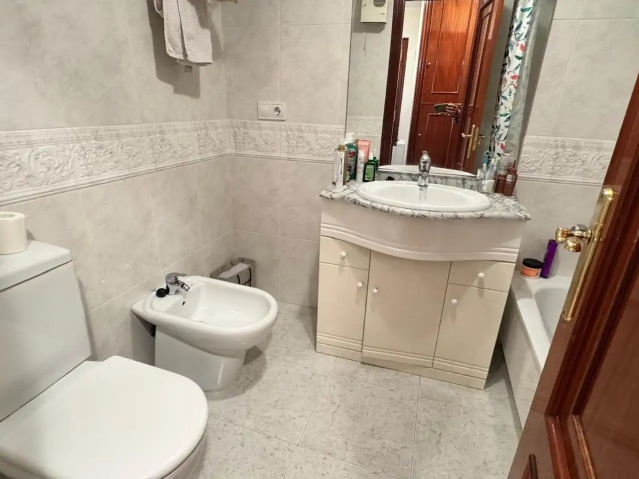 Baño de Piso de alquiler en A Coruña Capital  con Amueblado