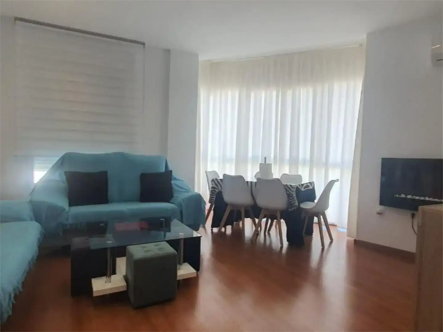 Sala d'estar de Pis en venda en Cogollos de la Vega amb Aire condicionat, Parquet i Moblat