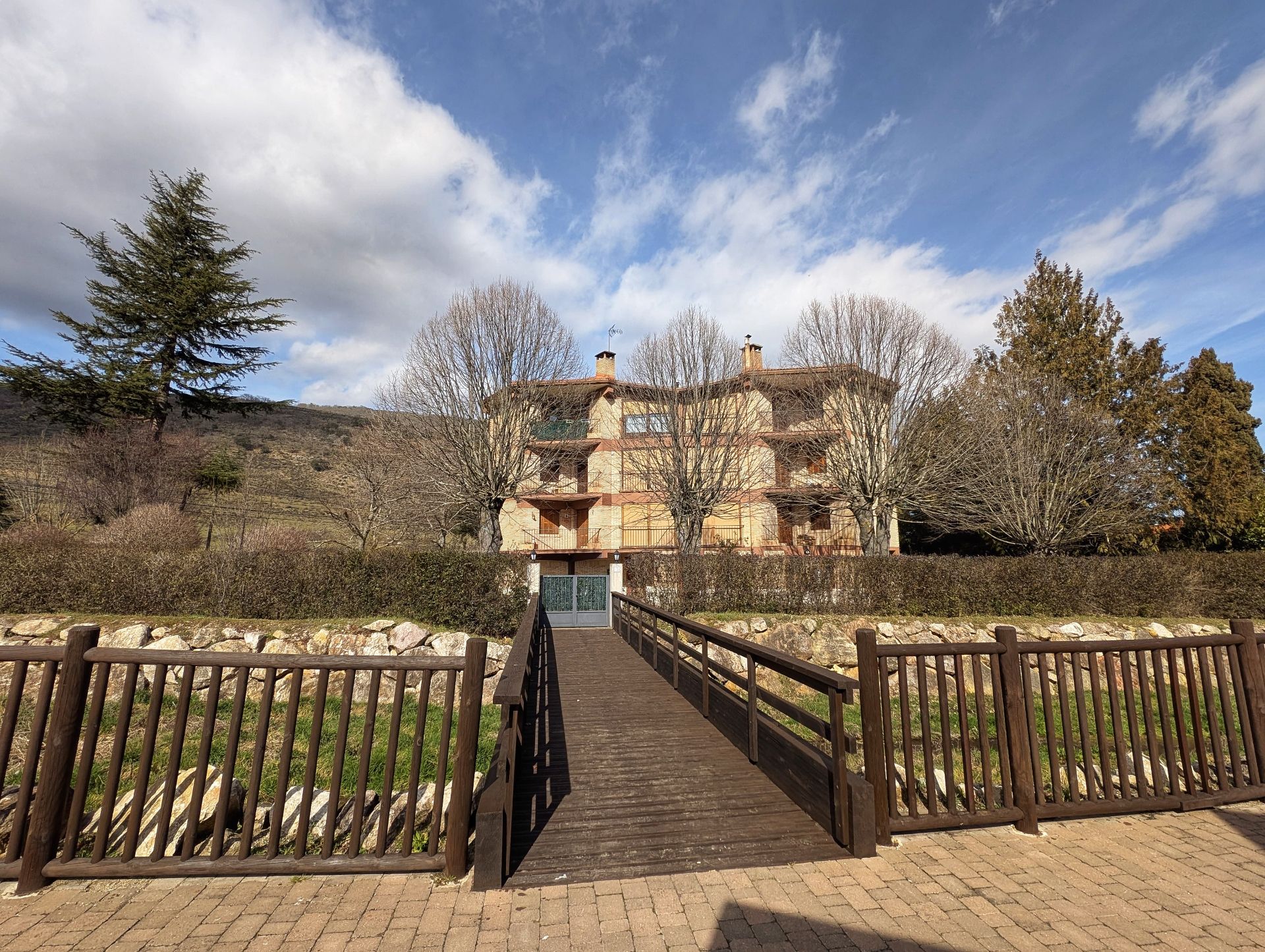 Vista exterior de Apartament en venda en Ezcaray amb Calefacció, Jardí privat i Moblat