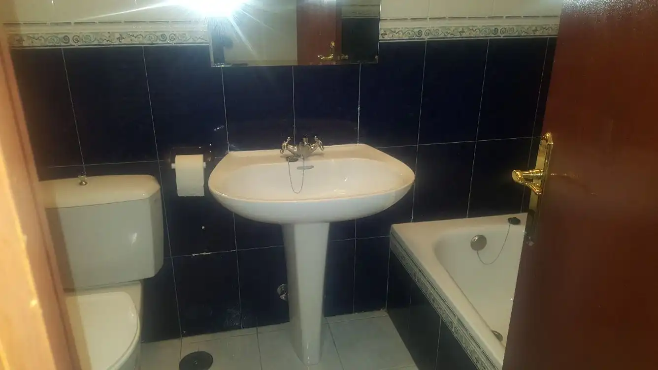Badezimmer von Wohnung zur Miete in Badajoz mit Klimaanlage, Heizung und Terrasse