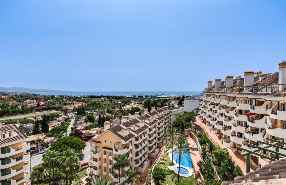 Vista exterior de Apartament de lloguer en Marbella amb Aire condicionat, Terrassa i Piscina