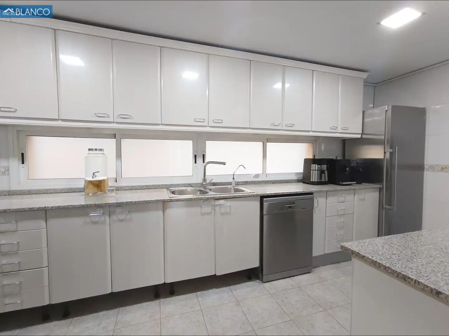 Kitchen of Houses for sale in L'Hospitalet de Llobregat  with Air Conditioner, Heating and Terrace