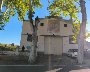 Vista exterior de Nau industrial en venda en Valls