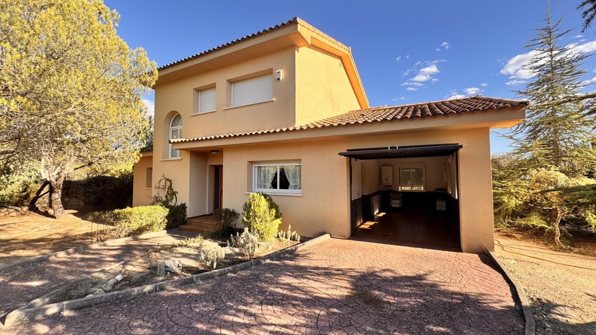 Vista exterior de Casa o xalet en venda en Galapagar amb Calefacció, Jardí privat i Piscina comunitària