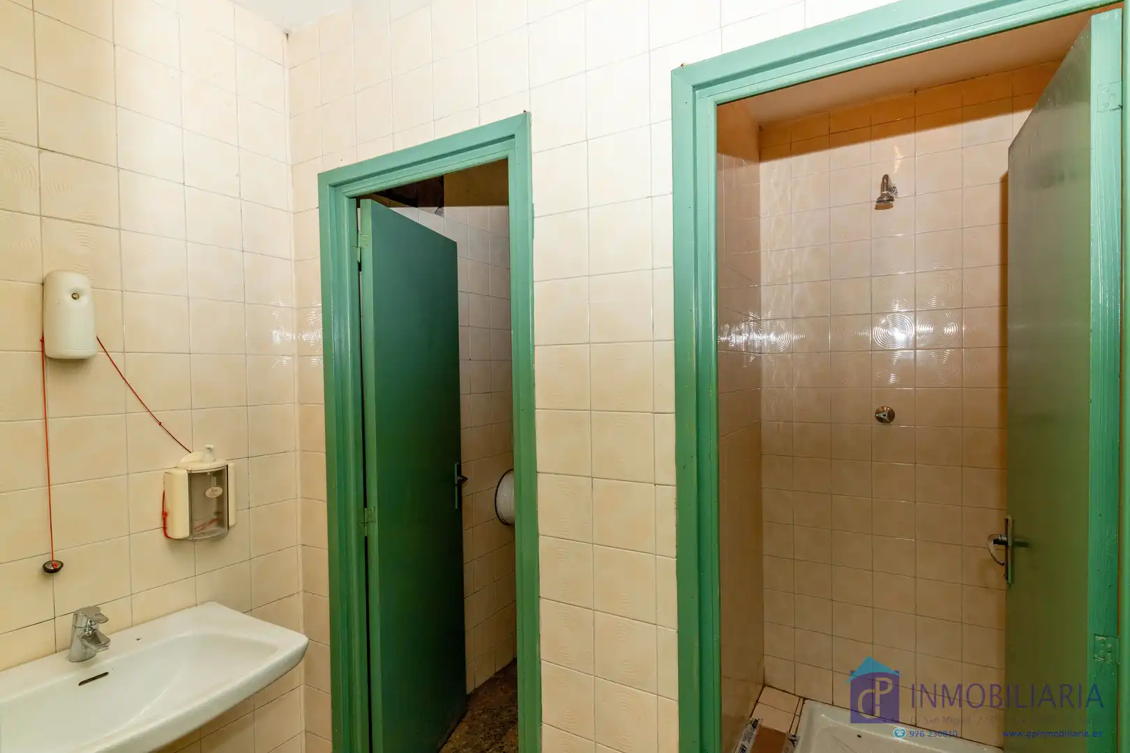 Bathroom of Industrial buildings for rent in Zaragoza