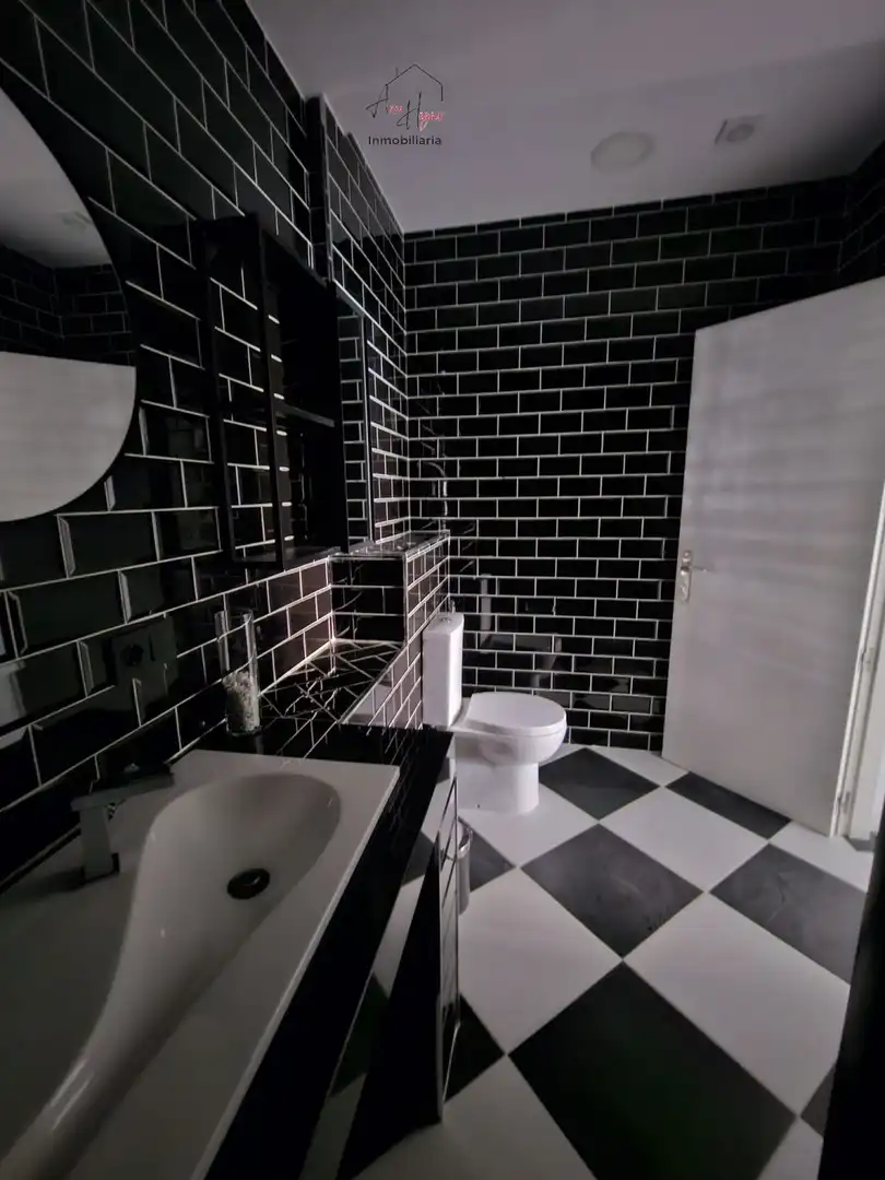Baño de Apartamento de alquiler en Salamanca con Aire acondicionado y Calefacción