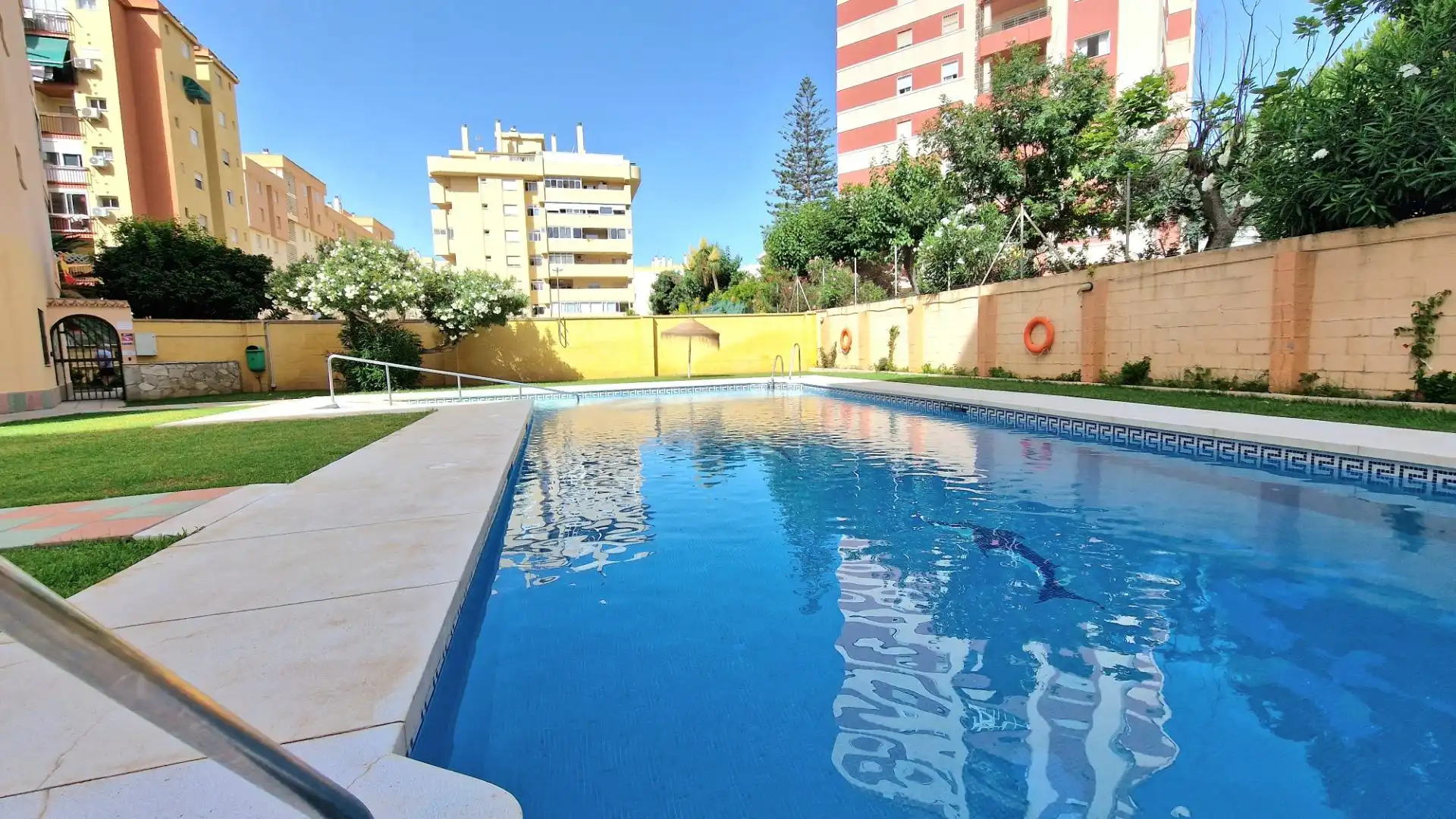 Piscina de Estudi en venda en Fuengirola amb Aire condicionat, Calefacció i Jardí privat