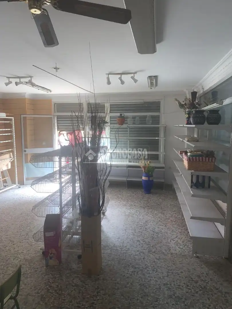 Local en venda a Nuevo Parque - Los Rosales - Tráfico Pesado