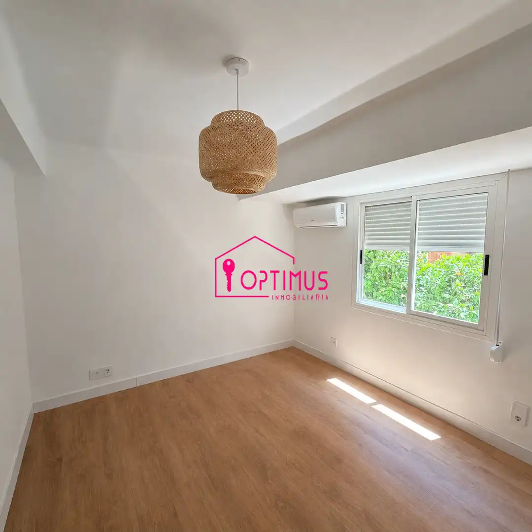 Bedroom of Apartments for sale in Valencia  with Air Conditioner, Oven and Balcony