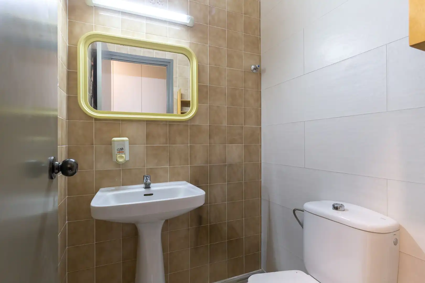 Badezimmer von Geschaftsraum zum Verkauf in Sant Joan Despí mit Klimaanlage