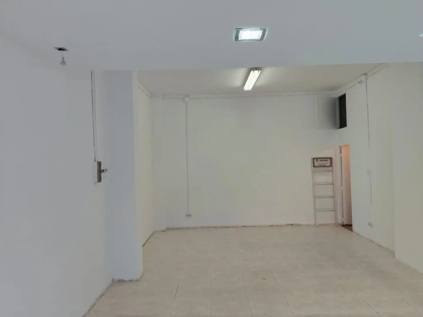 Business premises for sale in C Santa Maria de Mazzarello 84, imagen 4