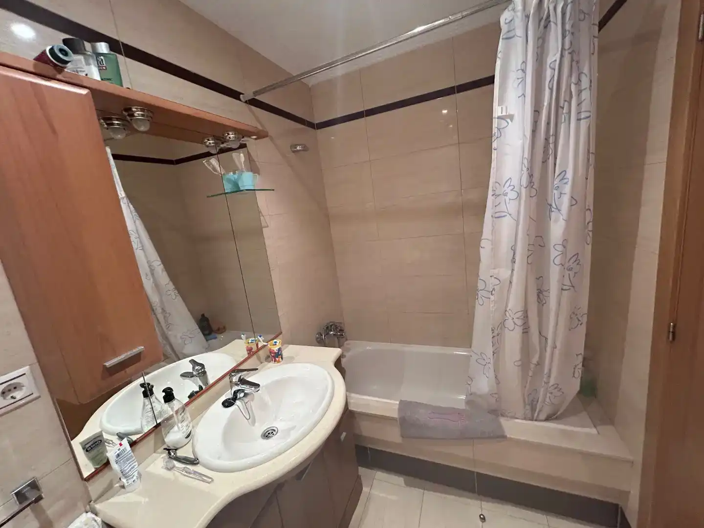 Bathroom of Flat for rent in Boiro, A Coruña