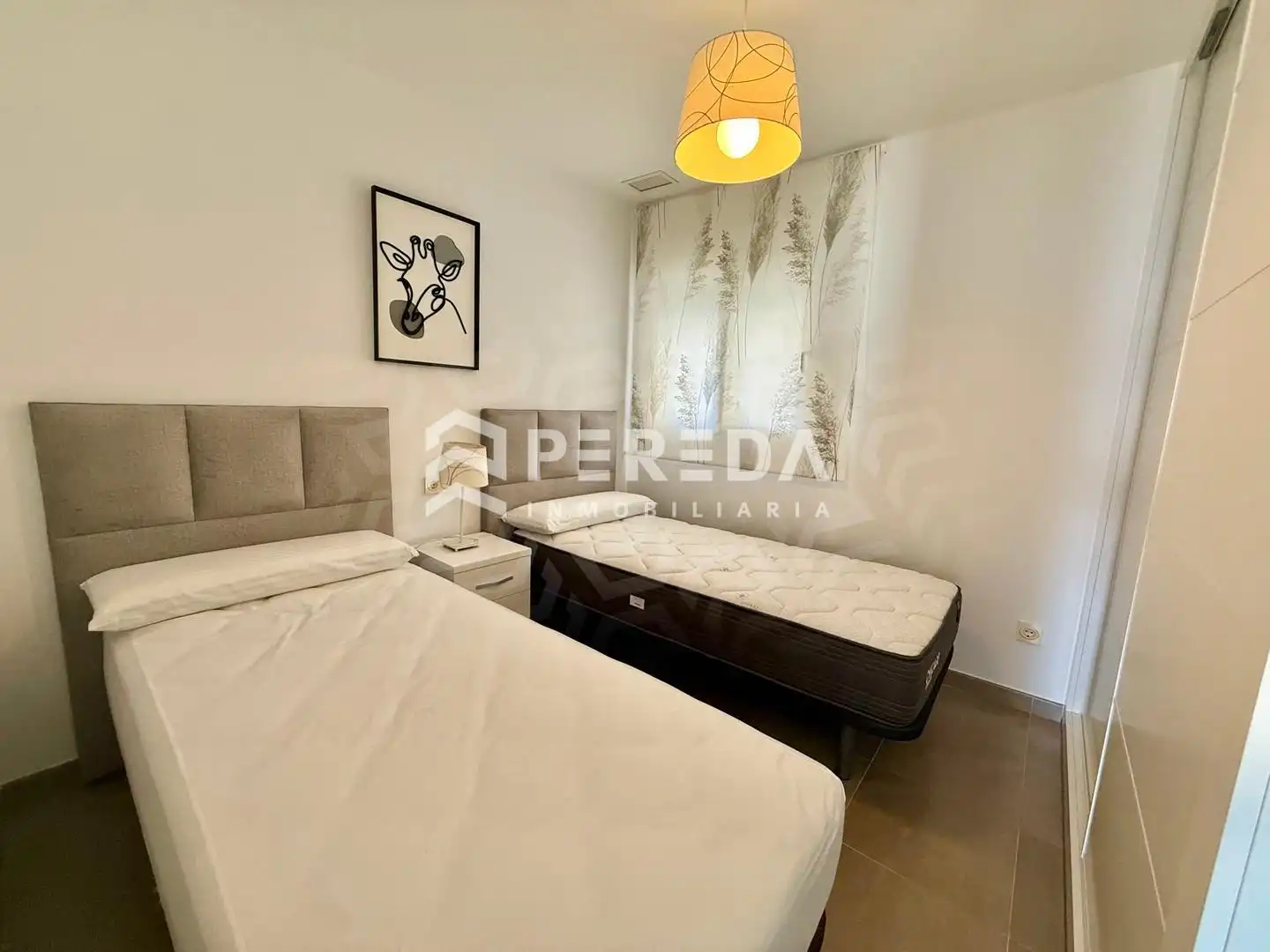Schlafzimmer von Dachboden zum Verkauf in Roquetas de Mar mit Terrasse und Gemeinschaftspool
