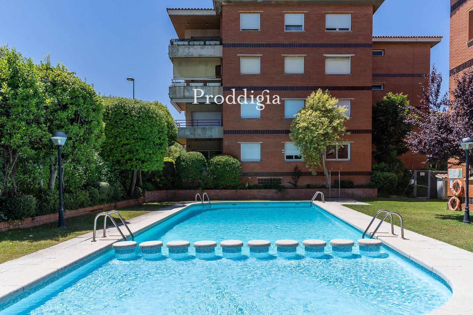 Piscina de Pis en venda en Sant Cugat del Vallès amb Aire condicionat, Calefacció i Terrassa