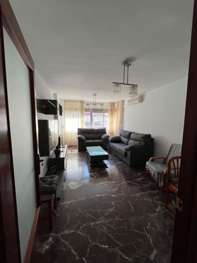 Living room of Flat to rent in  Granada Capital  with Air Conditioner, Heating and Furnished