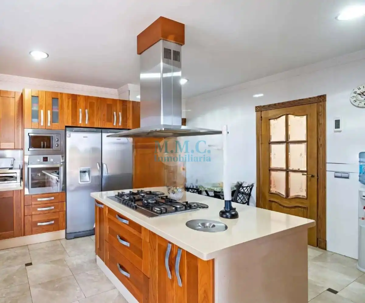 Villa mit Pool zum Verkauf in Roquetas de Mar ciudad, imagen 3