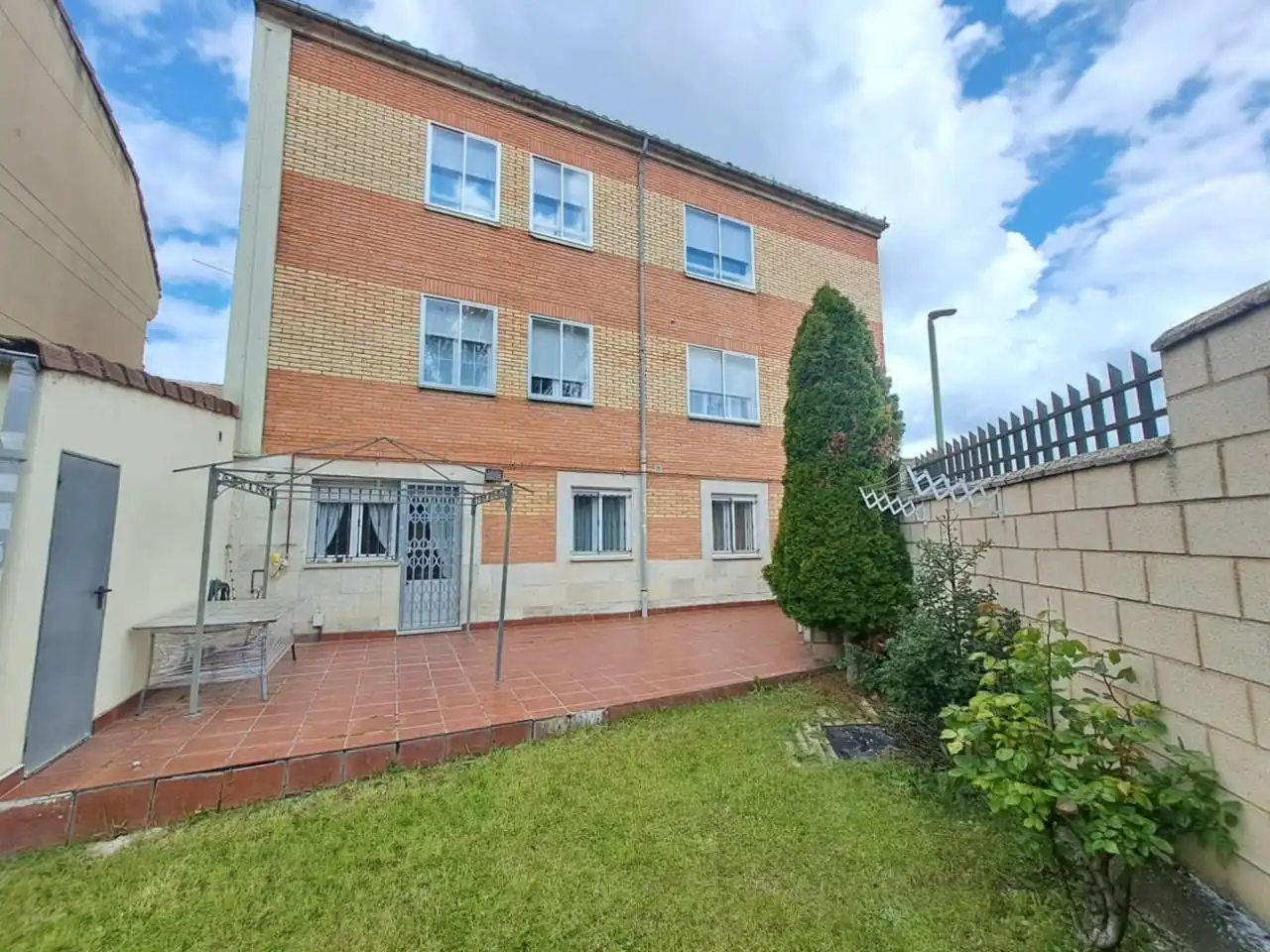 Exterior view of Flat for sale in Burgos  with Heating, Private garden and Parquet flooring