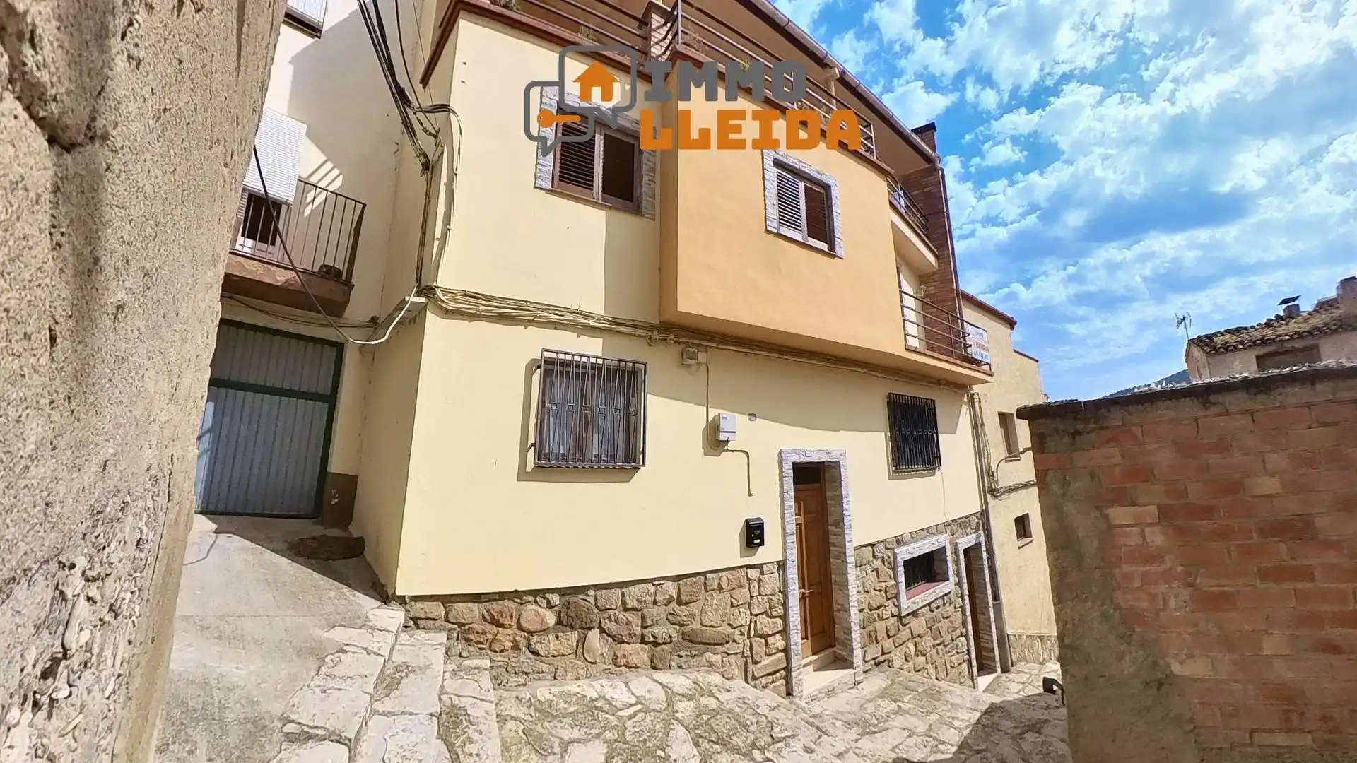 Vista exterior de Casa adosada en venta en Camarasa con Calefacción, Terraza y Trastero