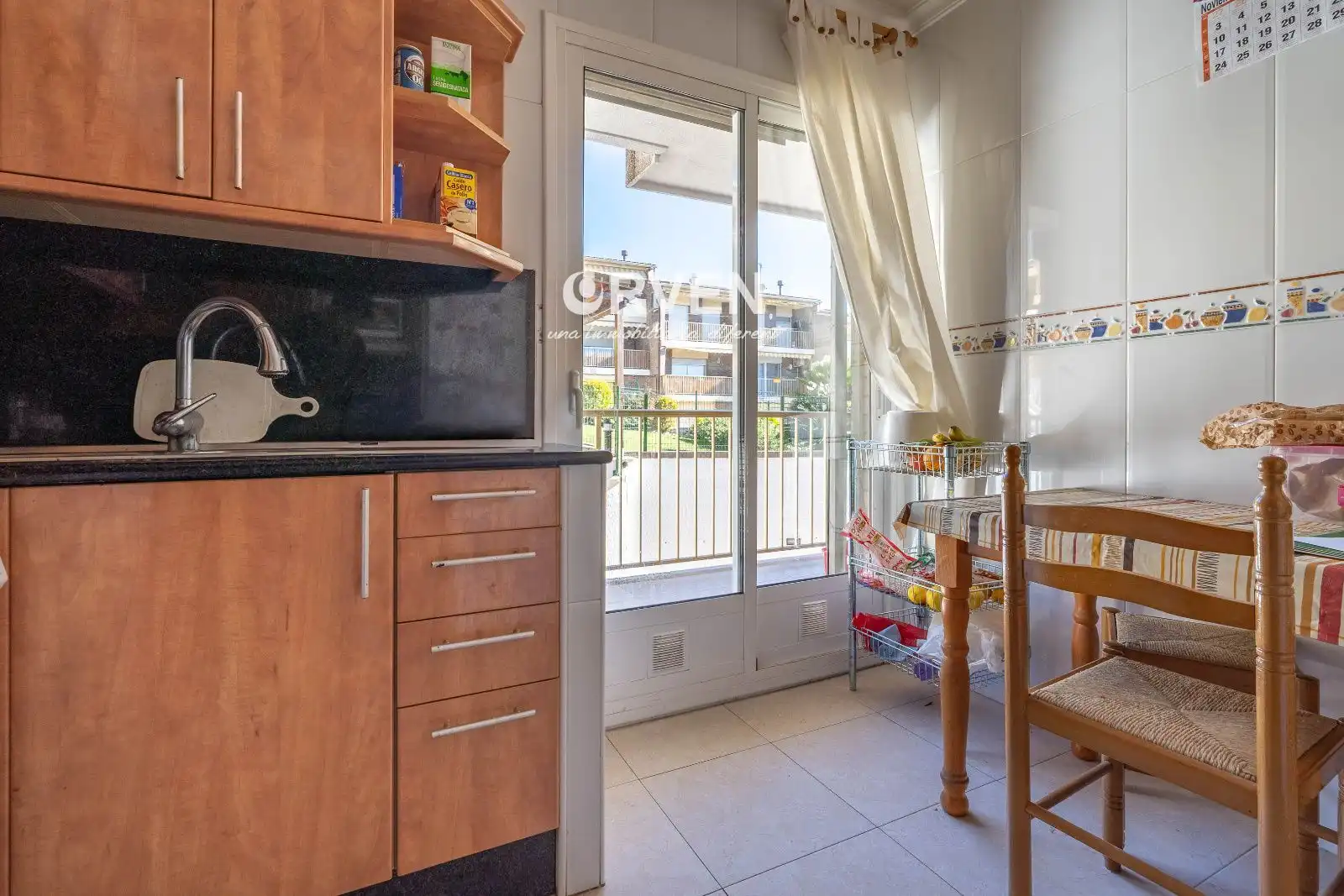 Küche von Einfamilien-Reihenhaus zum Verkauf in Tarragona mit Klimaanlage, Heizung und Terrasse
