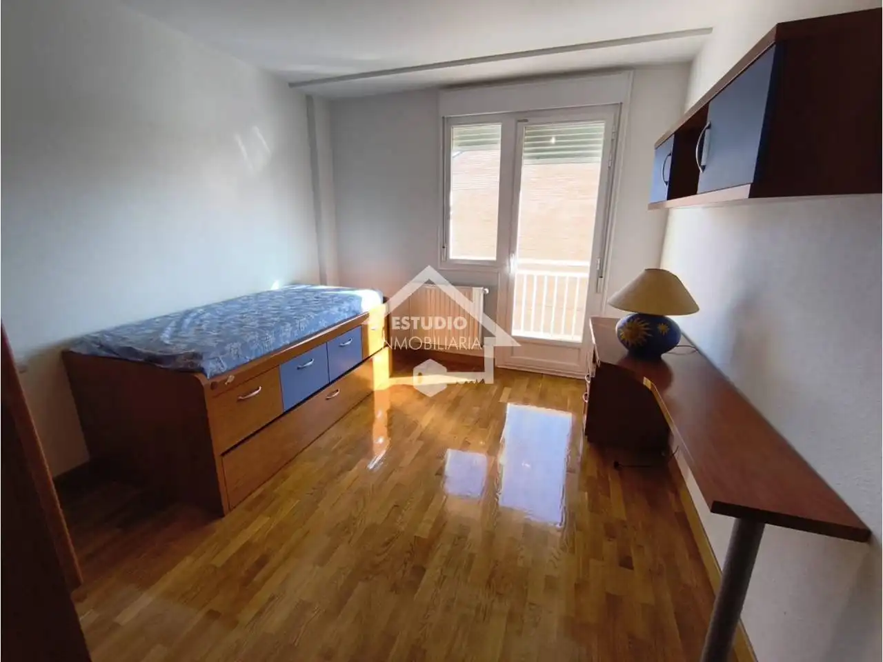 Habitación de Casa adosada en venta en Mendavia con Calefacción, Jardín privado y Parquet