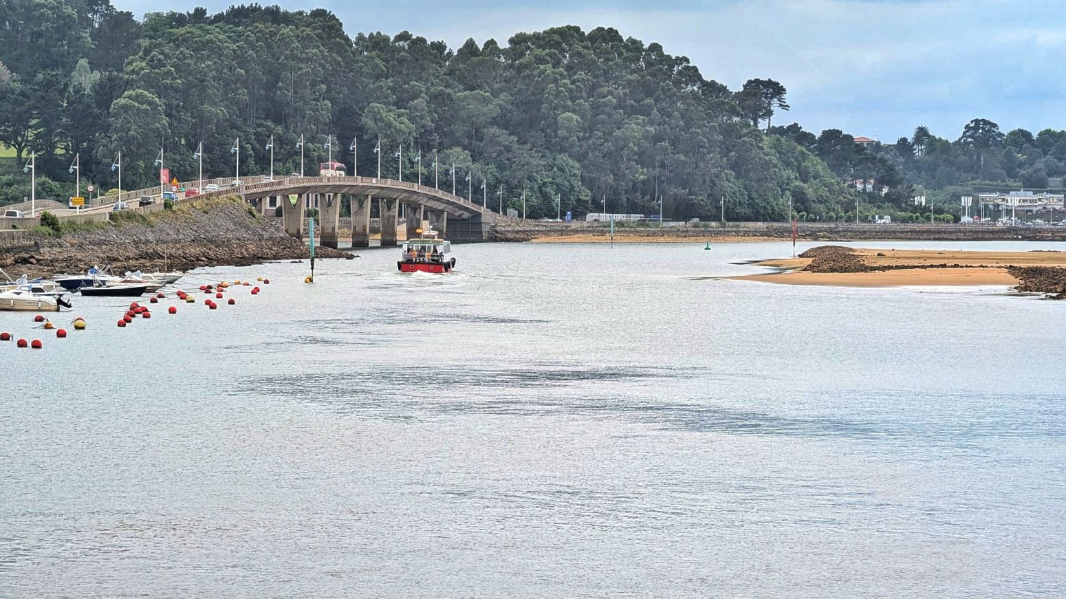 Vista exterior de Pis en venda en Ribamontán al Mar amb Calefacció, Jardí privat i Parquet
