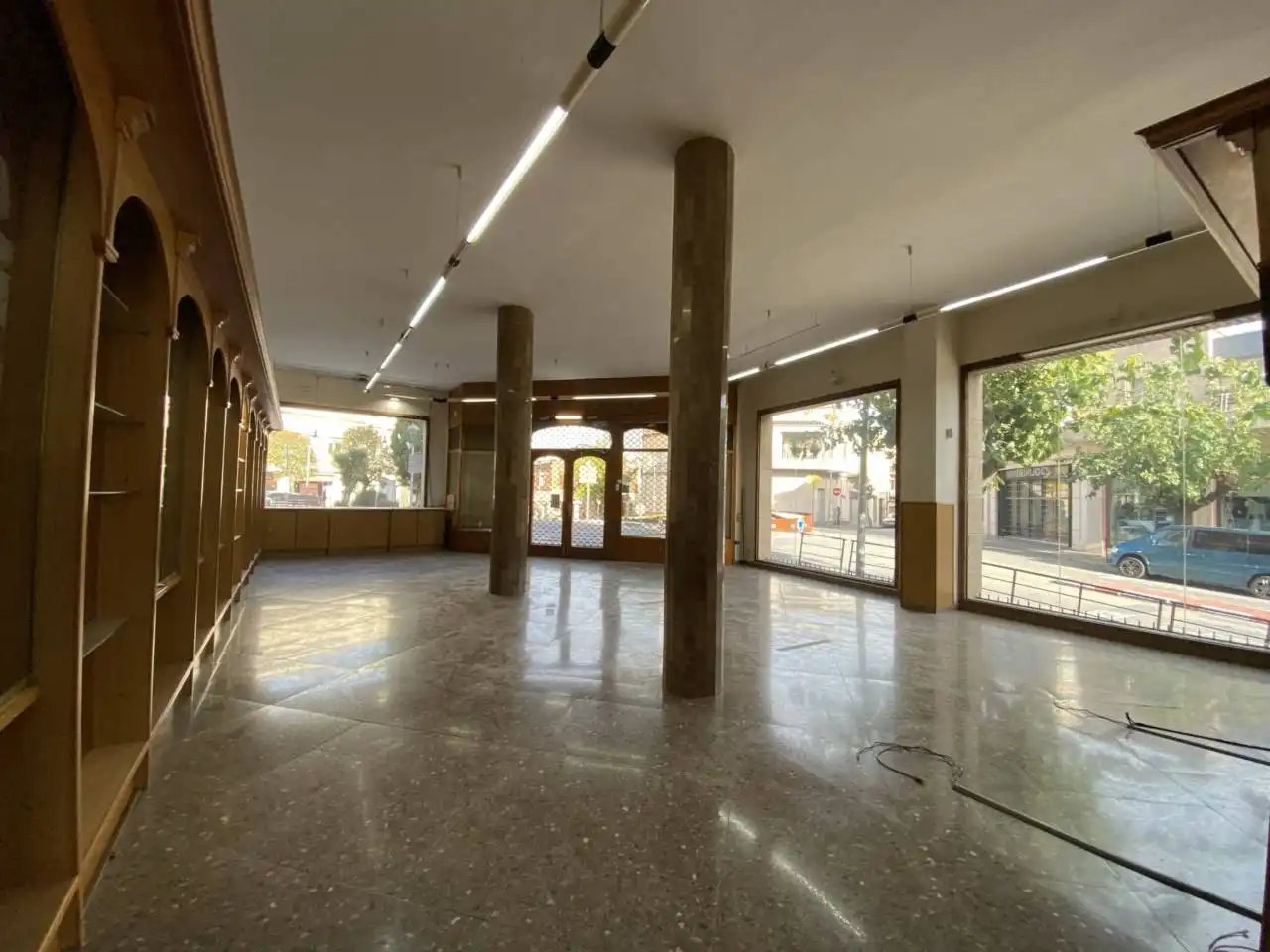 Local comercial de lloguer a Plaza PAU CASALS, imagen 2