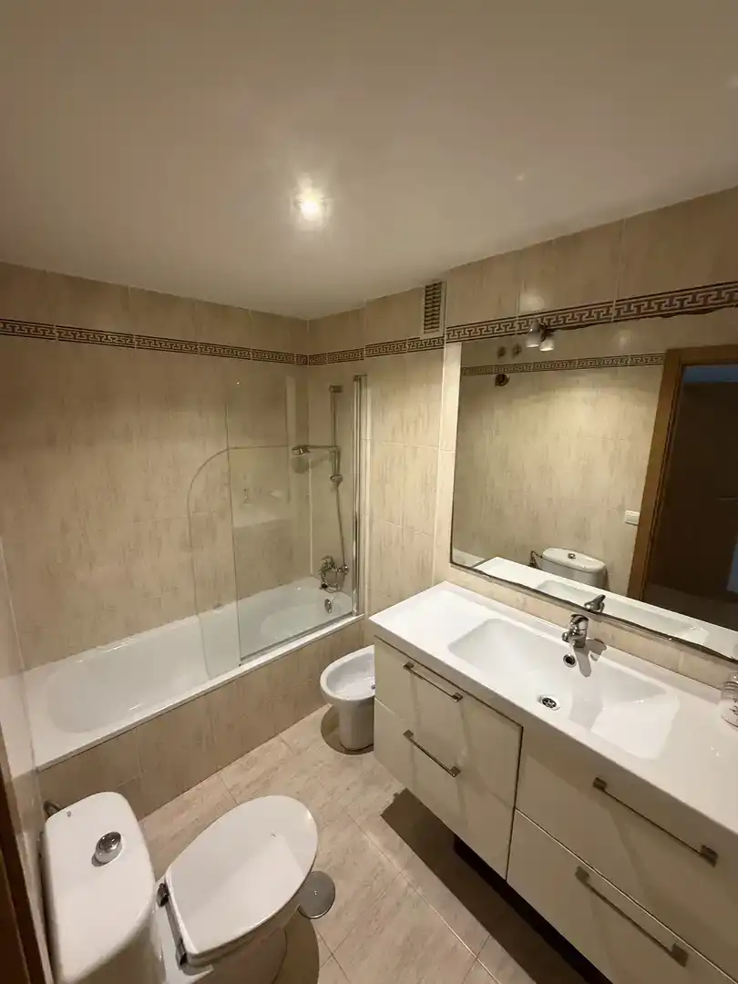 Badezimmer von Wohnung zur Miete in Jerez de la Frontera mit Klimaanlage, Schwimmbad und Balkon