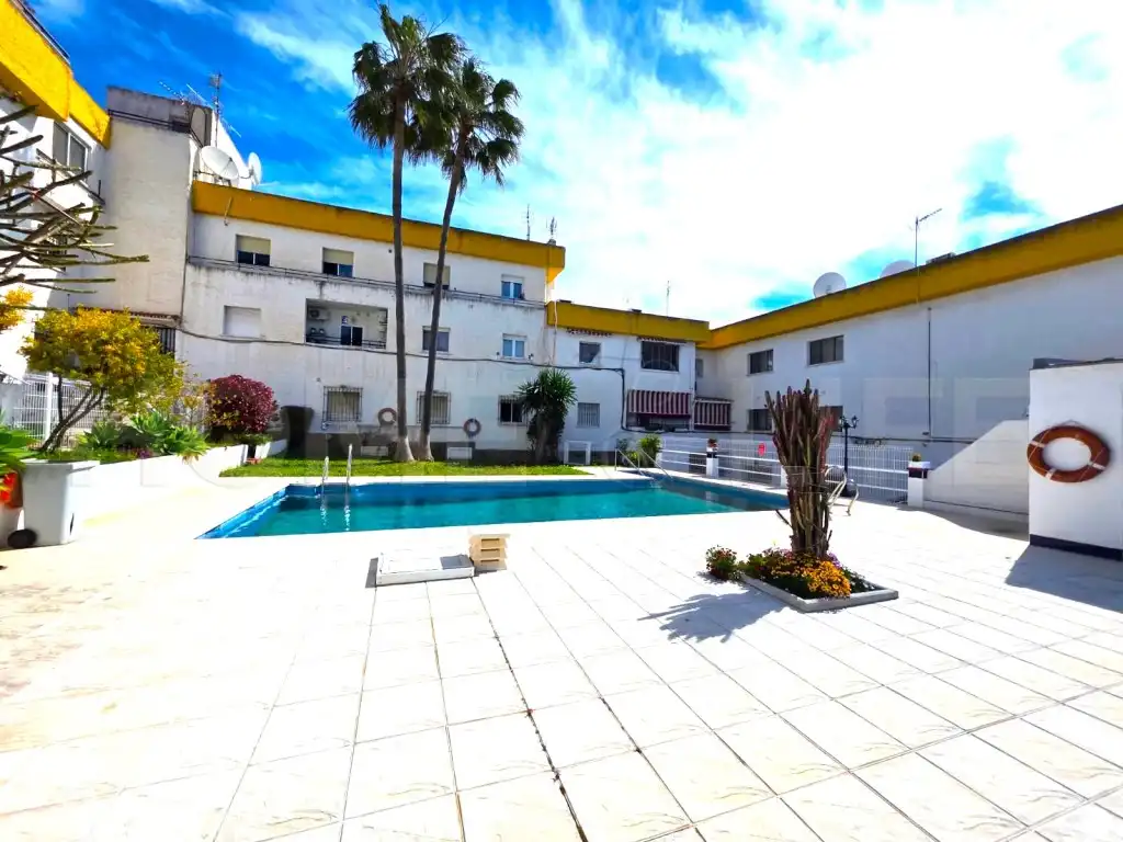 Piscina de Apartament en venda en Torremolinos amb Jardí privat, Piscina i Piscina comunitària