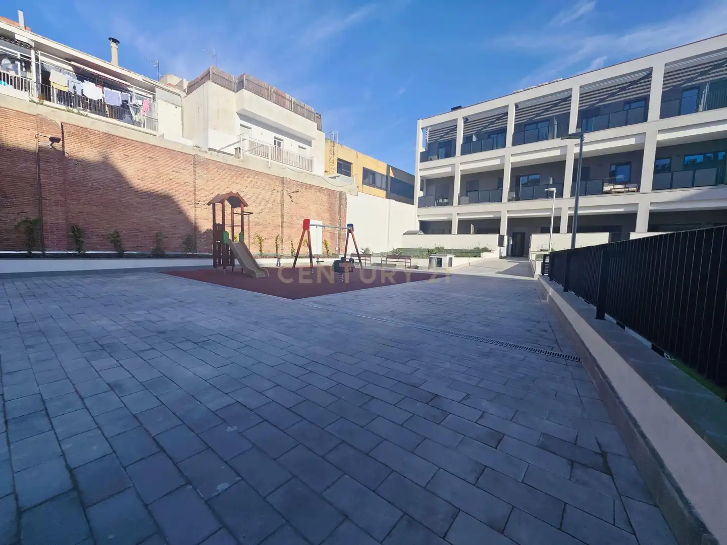 Terrassa de Apartament en venda en Sabadell amb Aire condicionat, Jardí privat i Piscina