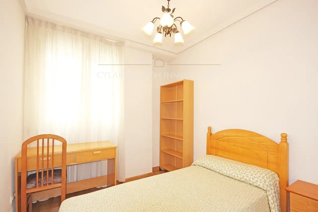 Flat for rent in Poeta Jesús Rasueros, Pizarrales