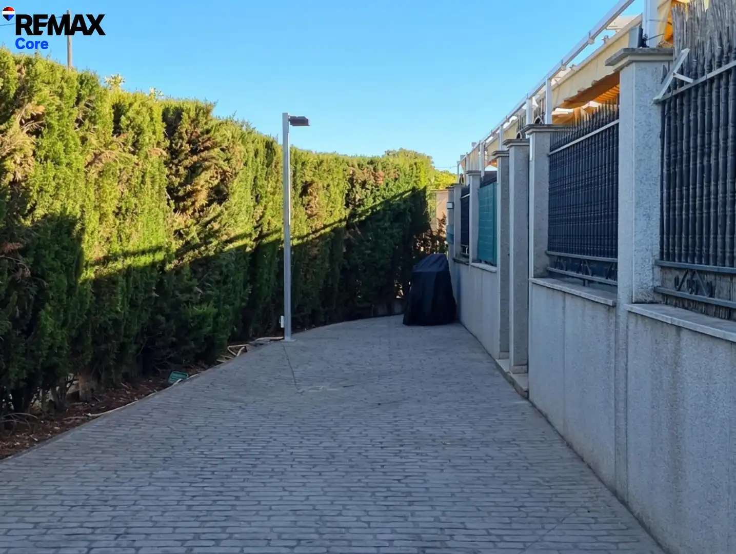 Aparcament de Casa adosada en venda en Cáceres amb Aire condicionat, Calefacció i Terrassa
