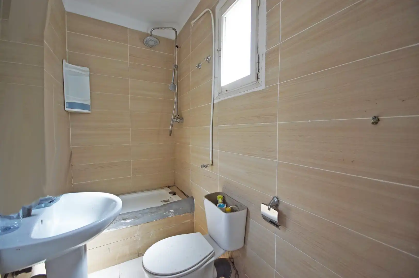 Bathroom of Attic for sale in L'Hospitalet de Llobregat  with Parquet flooring, Terrace and Balcony