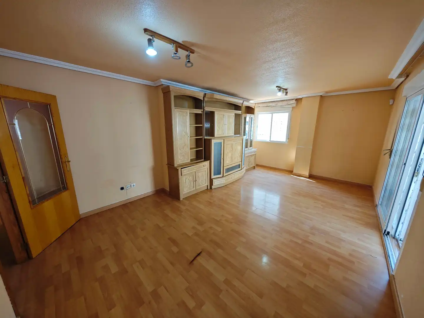 Wohnzimmer von Wohnung zum Verkauf in Mutxamel mit Privatgarten, Parkett und Terrasse