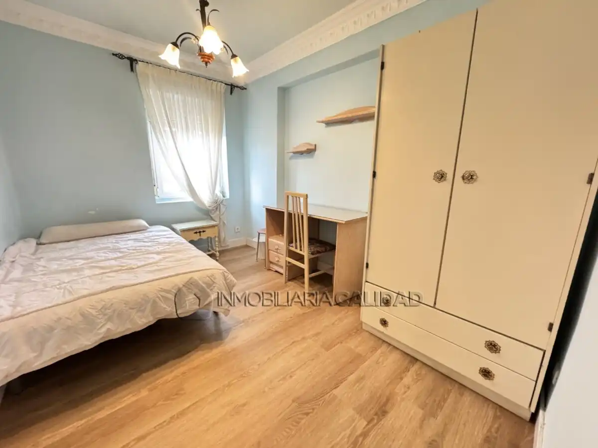 Schlafzimmer von Wohnung zur Miete in Burgos mit Heizung und Möbliert