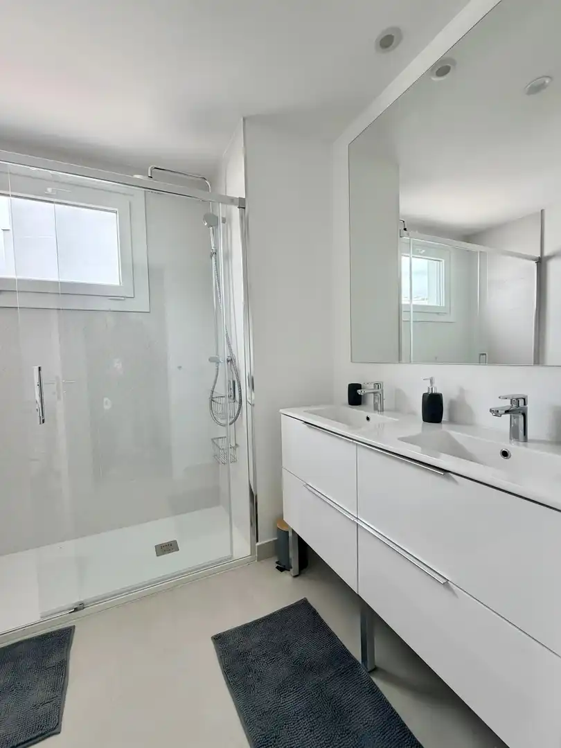 Bathroom of Apartments for rent in Estepona  with Air Conditioner, Terrace and Swimming Pool